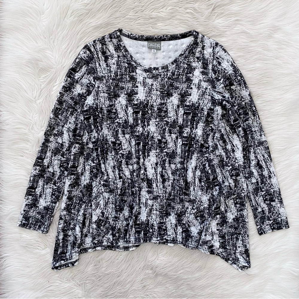 Niche Black White Abstract Bubble Textured Long Sleeve Top Curved Hem Shirt